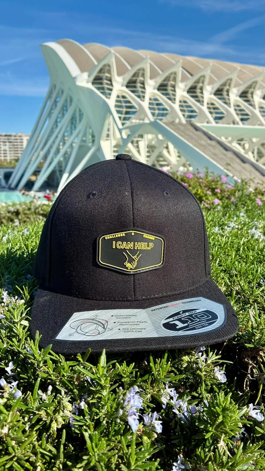 Gorra negra I CAN HELP de Challenge & Change