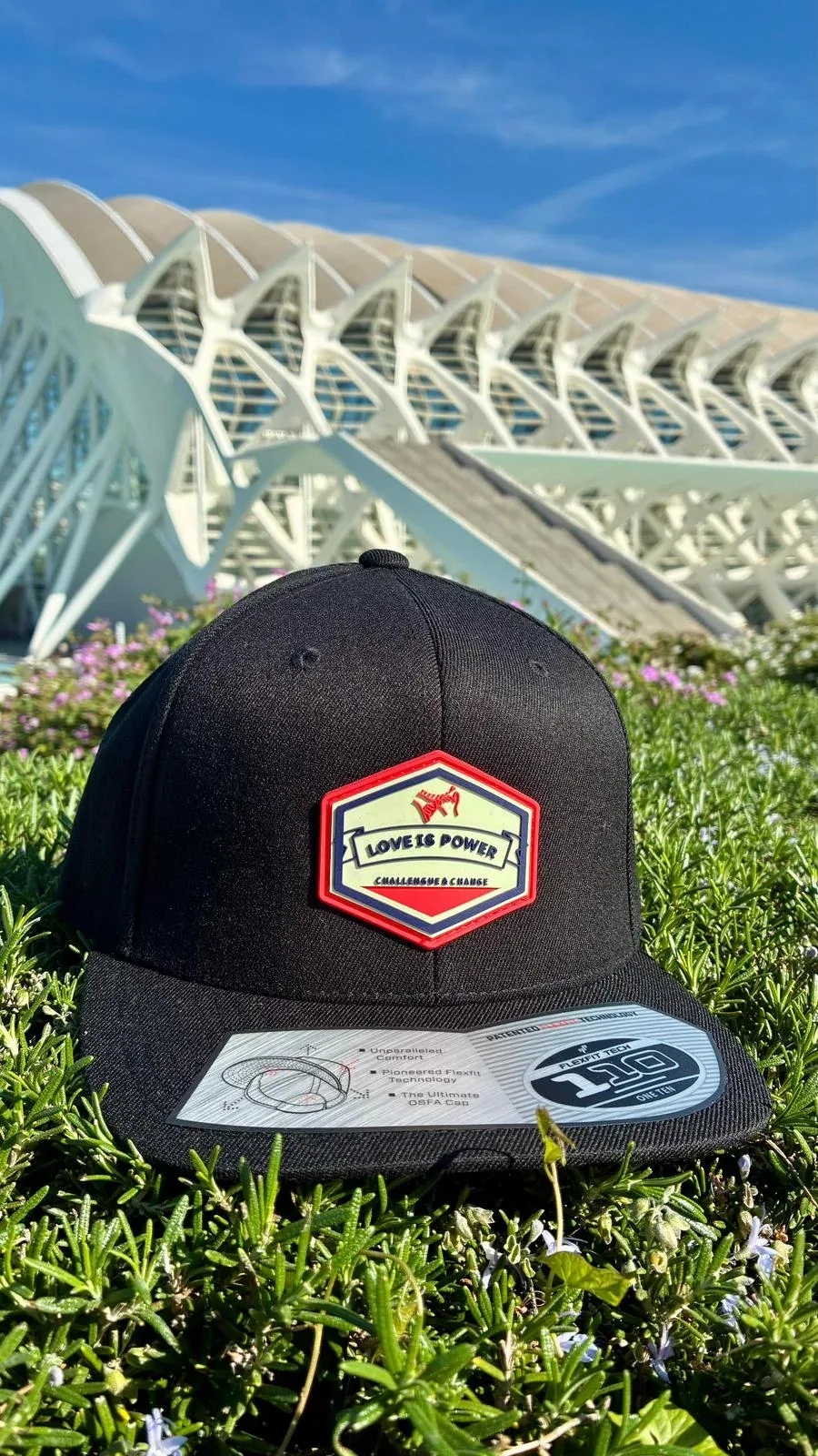 Gorra negra LOVE IS POWER